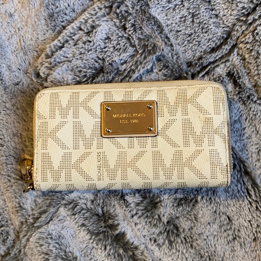 Michael kors wallet good condition!